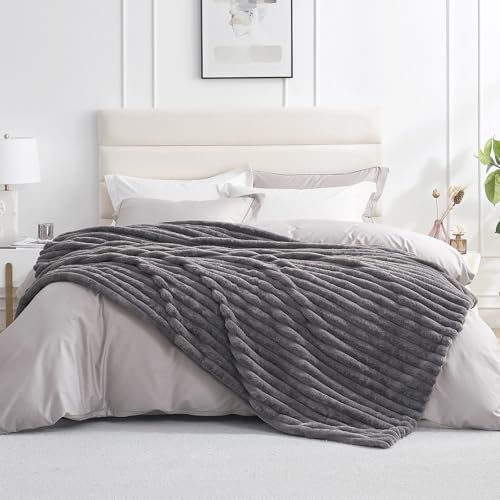 Amélie Home Soft Faux Fur Throw Blanket for Bed, Charcoal Grey, 60"x80" by Am%C3%A9lieHome