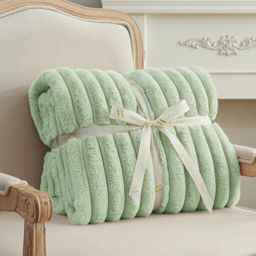 Amélie Home Soft Faux Fur Throw Blanket for Couch Cozy, Sage Green, 55"x70" - Image 6