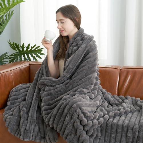 Amélie Home Soft Faux Fur Throw Blanket for Bed, Charcoal Grey, 60"x80" - Image 2