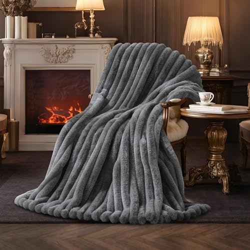 Amélie Home Soft Faux Fur Throw Blanket, Cationic Wolf Gray, 55"x70" by Am%C3%A9lieHome