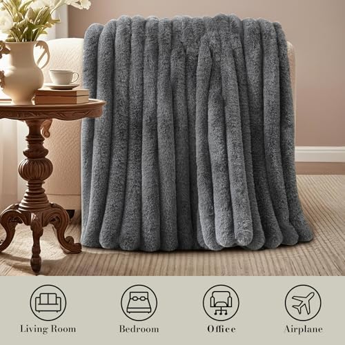 Amélie Home Soft Faux Fur Throw Blanket, Cationic Wolf Gray, 60"x80" - Image 4