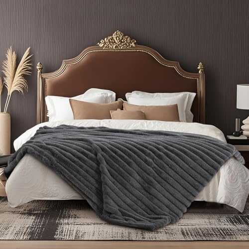 Amélie Home Soft Faux Fur Throw Blanket, Cationic Wolf Gray, 60"x80" by Am%C3%A9lieHome